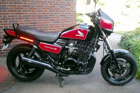 Honda cb700sc Red